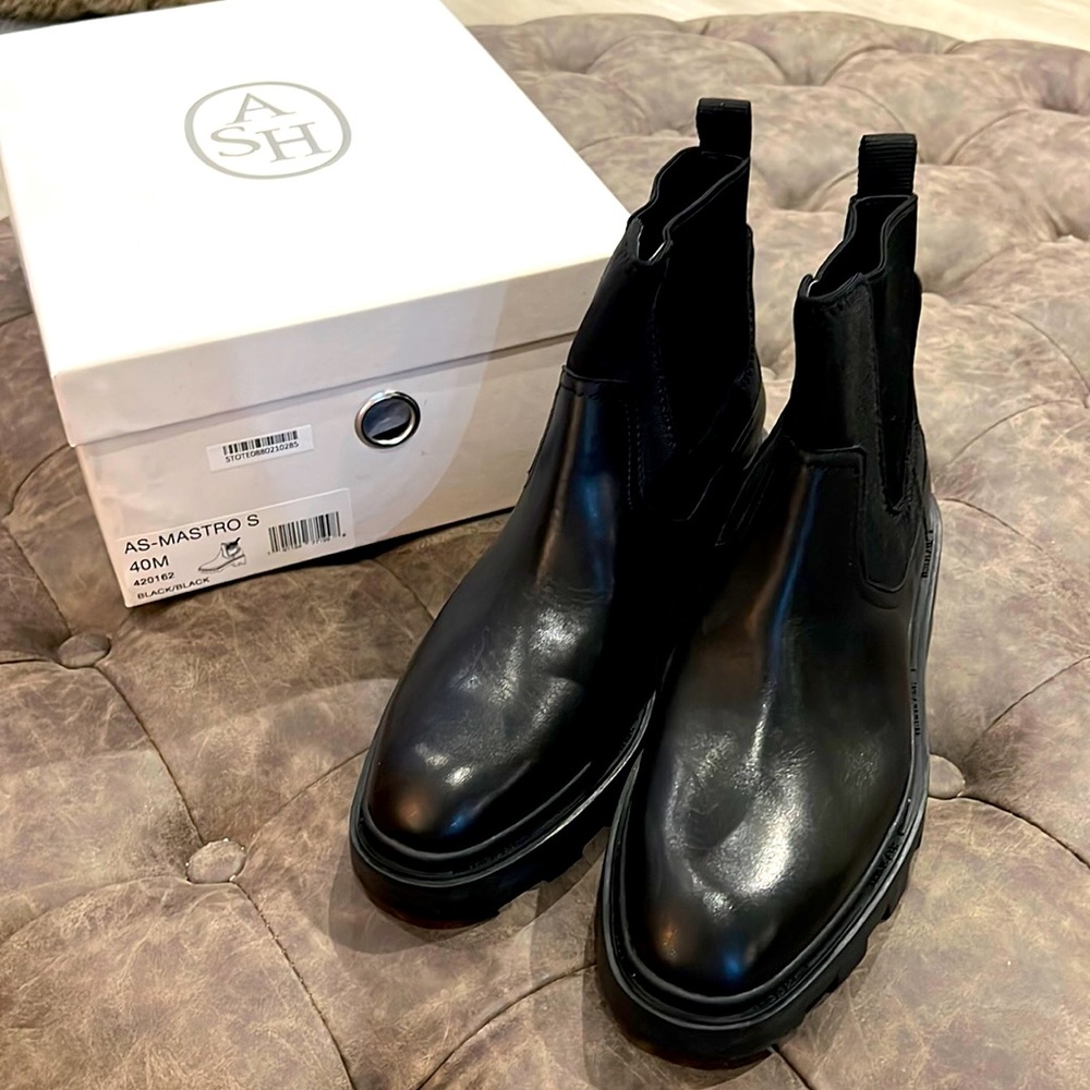 Brand new with box Ash Metro leather Chelsea Boot size 40M